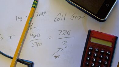 Calculator and finances, comparing Rakuten and TopCashback