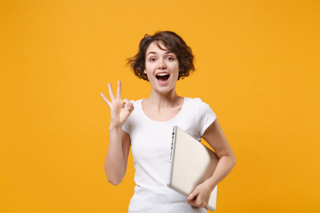 Online shopper earning cash back at checkout Online shopper earning cash back at checkout